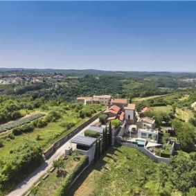 4 Bedroom Luxury Villa Retreat with Heated Infinity Pool near Buje, Sleeps 8-10